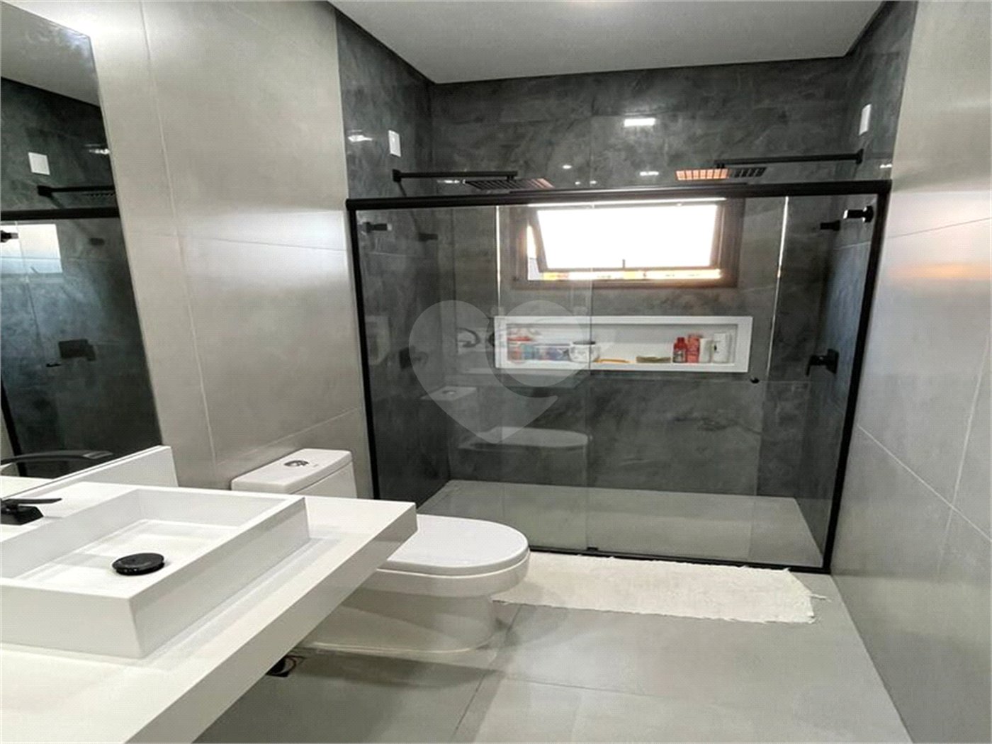 Casa à venda com 3 quartos, sendo 1 suíte,  no condomínio Residencial Mantova, Indaiatuba - SP