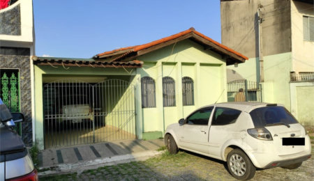Casa à venda com 3 quartos, sendo 1 suíte,  no Centro, Poá, SP