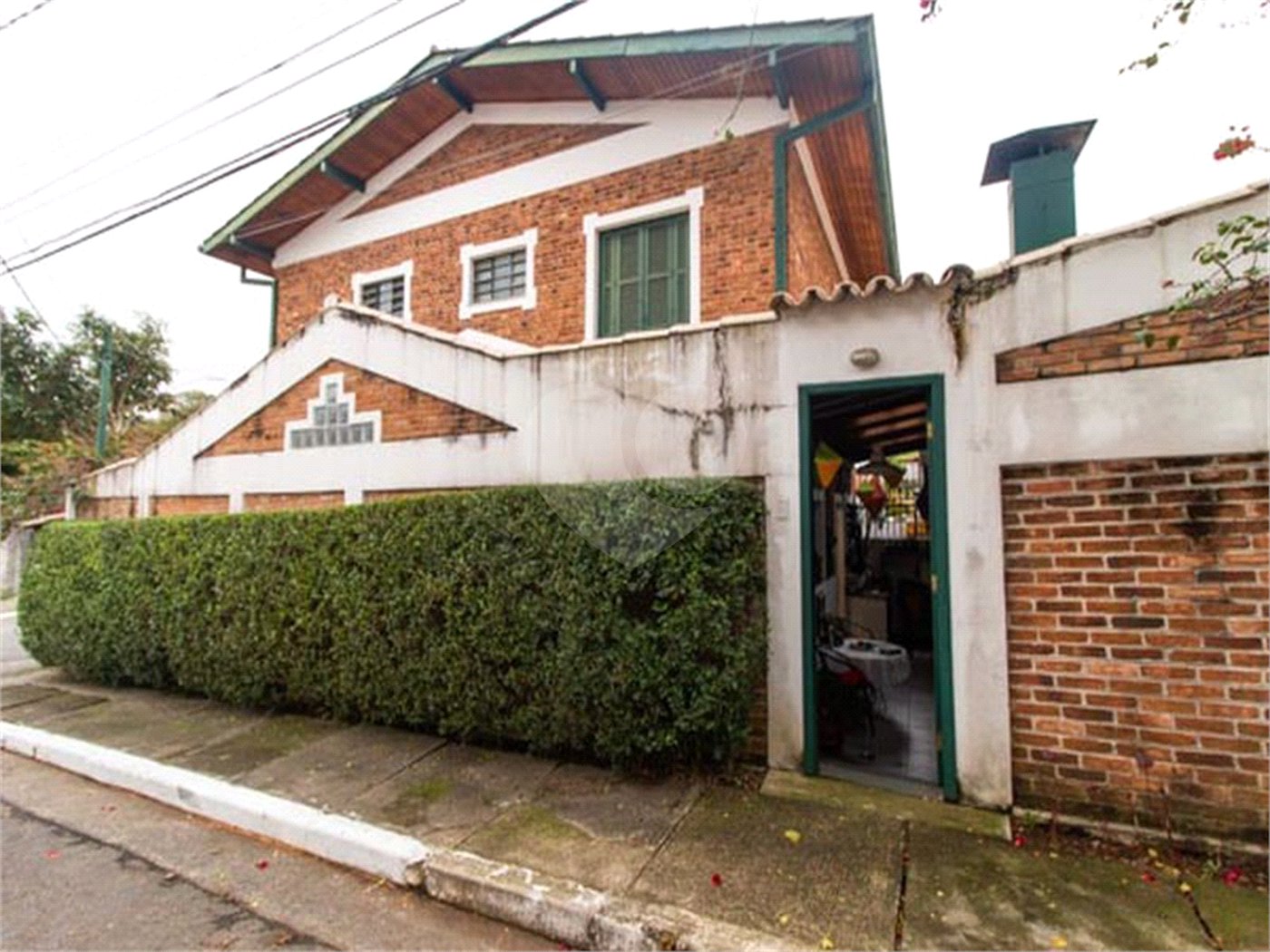 Sobrado à venda com 3 quartos, sendo 1 suíte, em Alto da Boa Vista, São Paulo, SP