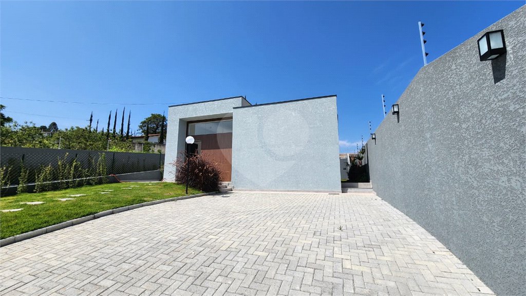 Casa para alugar com 3 quartos, sendo 1 suíte, no condomínio Chácaras Brasil, Atibaia - SP