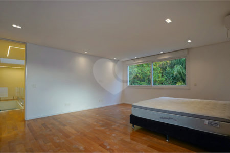 Casa para alugar com 4 suítes no condomínio Hípica Garden, São Paulo - SP