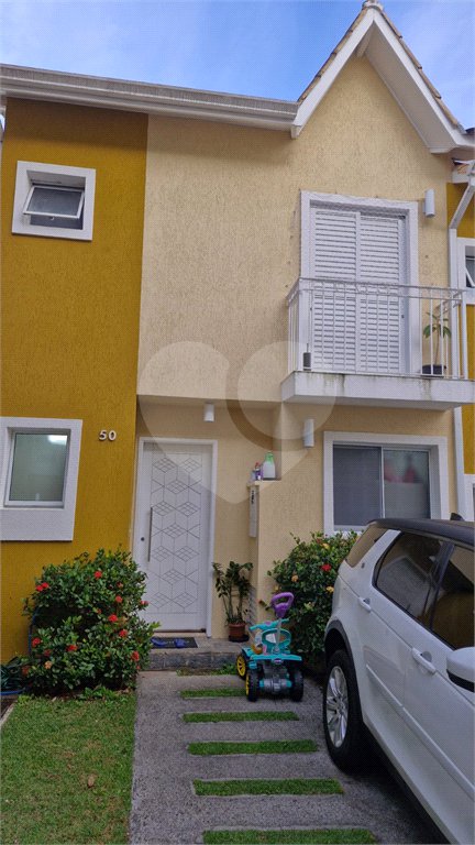 Casa à venda com 3 quartos, sendo 1 suíte,  no condomínio Moradas do Horto, São Paulo - SP