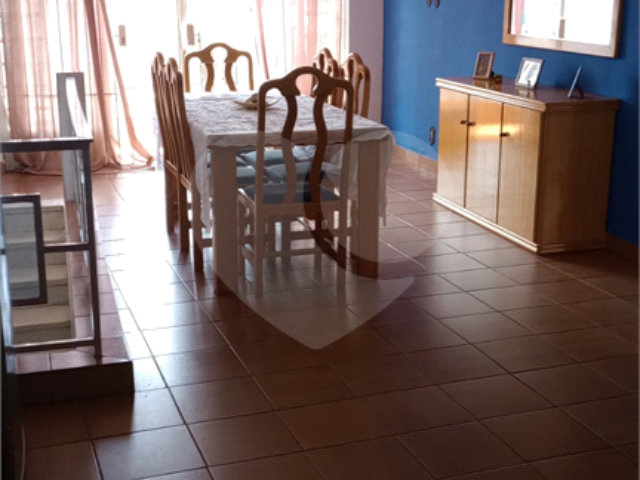 Casa à venda com 3 quartos, sendo 1 suíte,  em Parque Maria Domitila, São Paulo, SP