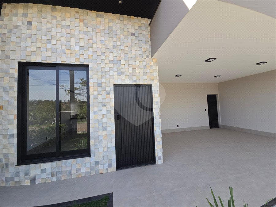 Casa à venda com 3 quartos, sendo 1 suíte, no condomínio Cerejeiras, Araçoiaba da Serra - SP