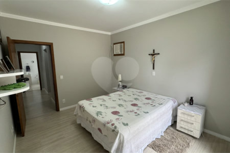 Casa à venda com 3 suítes no condomínio Residencial Delle Stelle, Louveira - SP