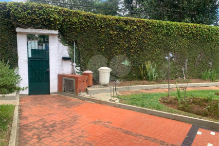 Casa à venda ou para alugar com 6 quartos, sendo 2 suítes, em Parque São George, Cotia, SP