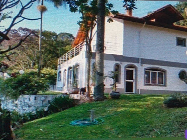 Sobrado à venda com 4 quartos, sendo 2 suítes,  em Roseira, Mairiporã, SP