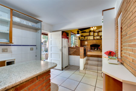 Casa à venda com 4 quartos, sendo 1 suíte,  em Jardim Marajoara, São Paulo, SP