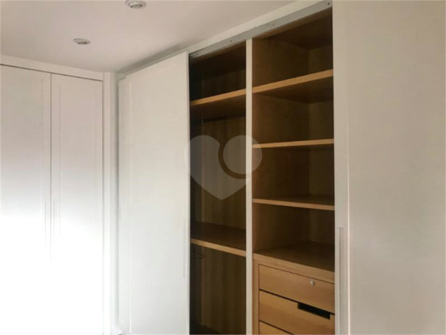 Apartamento à venda ou para alugar com 3 suítes em Moema, São Paulo, SP