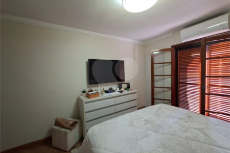 Sobrado à venda com 3 quartos, sendo 1 suíte, em Jardim Bonfiglioli, São Paulo, SP