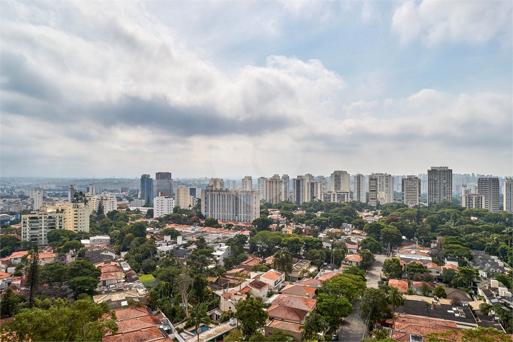 Cobertura à venda ou para alugar com 5 quartos, sendo 2 suítes, em Alto da Boa Vista, São Paulo, SP