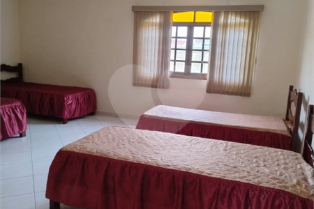 Sobrado à venda com 6 quartos, sendo 2 suítes, em Balneário Stella Maris, Peruíbe, SP