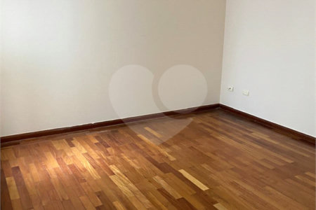 Sobrado à venda com 3 quartos, sendo 1 suíte, em Vila Lageado, São Paulo, SP