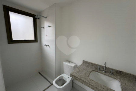Apartamento à venda com 3 suítes em Moema, São Paulo, SP