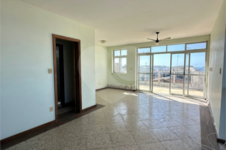 Cobertura à venda com 4 quartos, sendo 2 suítes,  em Braga, Cabo Frio, RJ