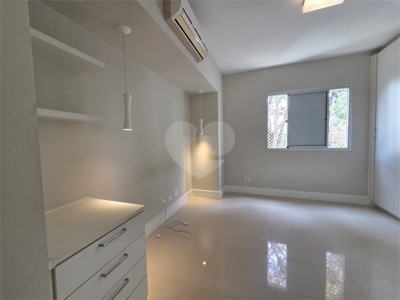 Casa à venda com 5 quartos, sendo 3 suítes, em Morumbi, São Paulo, SP