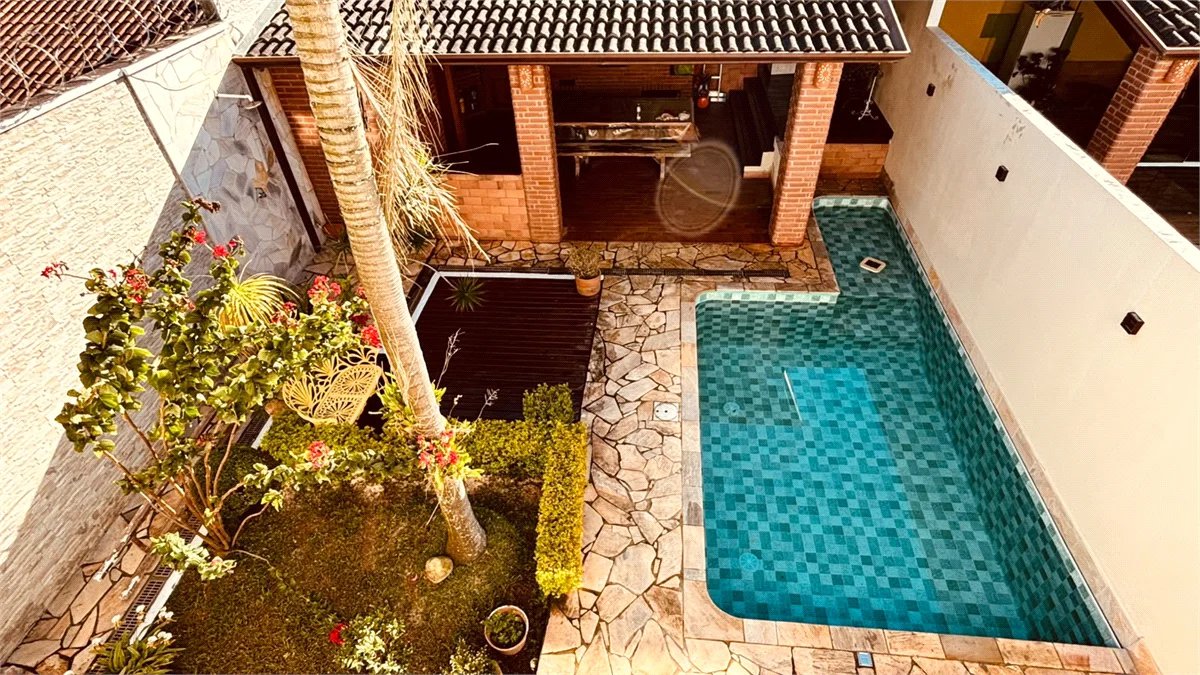 Sobrado à venda com 3 quartos, sendo 1 suíte, em Chácara Recanto Verde, Cotia, SP
