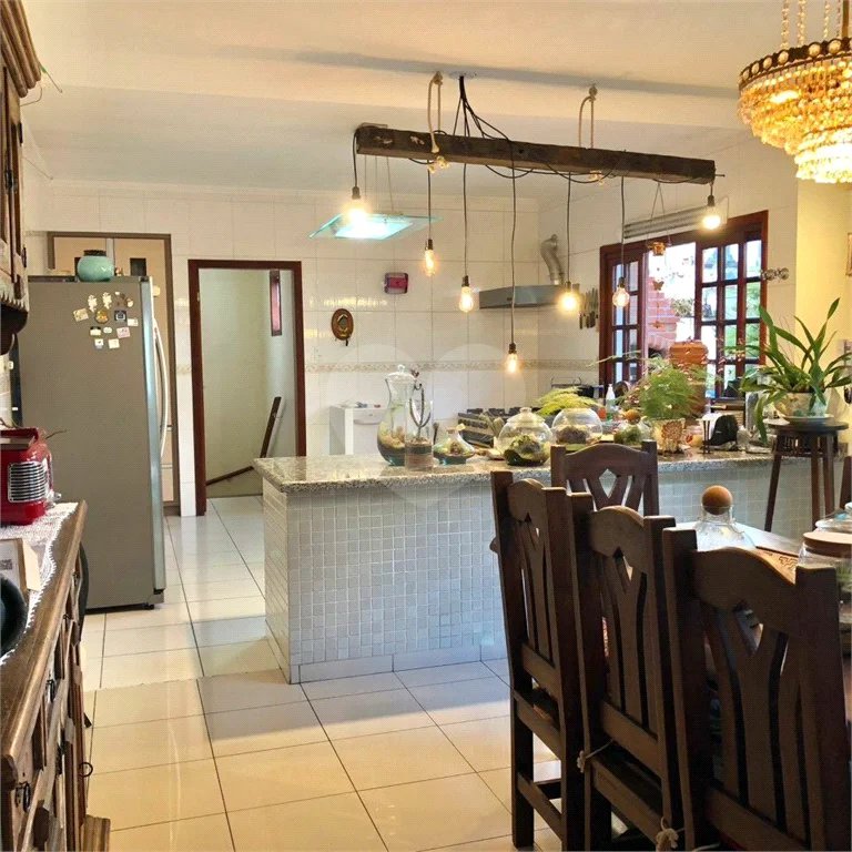 Excelente Sobrado na Vila Matilde. Venha fazer uma visita.