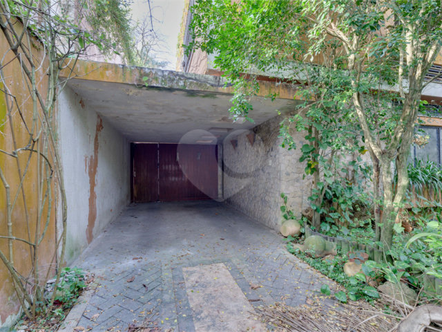 Casa à venda com 4 quartos, sendo 2 suítes,  em Alto da Boa Vista, São Paulo, SP