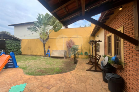 Casa à venda com 3 quartos, sendo 1 suíte, em Parque Santa Marta, São Carlos, SP