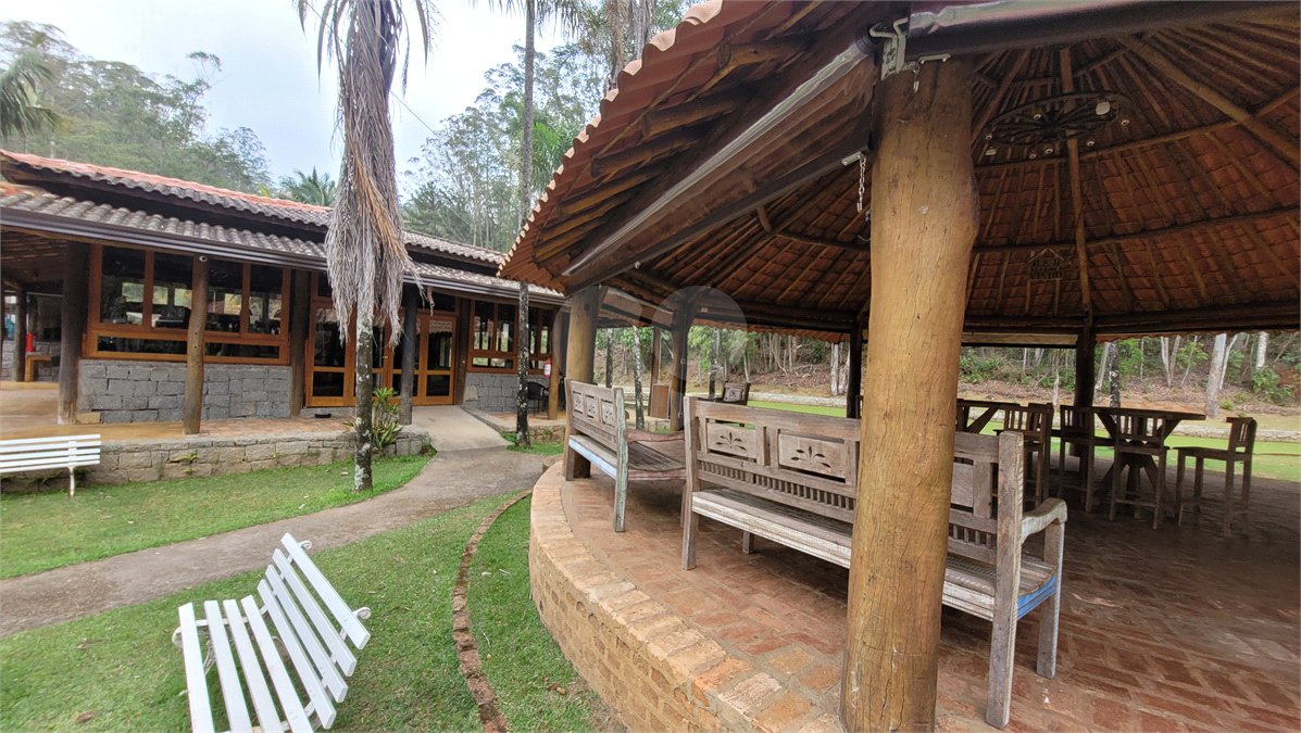 Casa à venda com 4 quartos, sendo 1 suíte, no condomínio Parque Suiça, Caieiras - SP