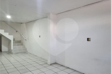 Sobrado à venda com 2 quartos em Vila Nivi, São Paulo, SP