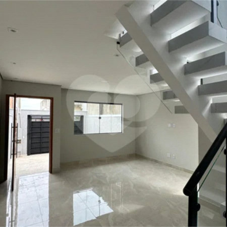 Sobrado à venda com 3 quartos, sendo 1 suíte,  em Jardim Cambuci, Mogi das Cruzes, SP