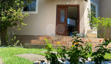 Casa à venda com 4 quartos, sendo 2 suítes,  em Ubatiba, Maricá, RJ
