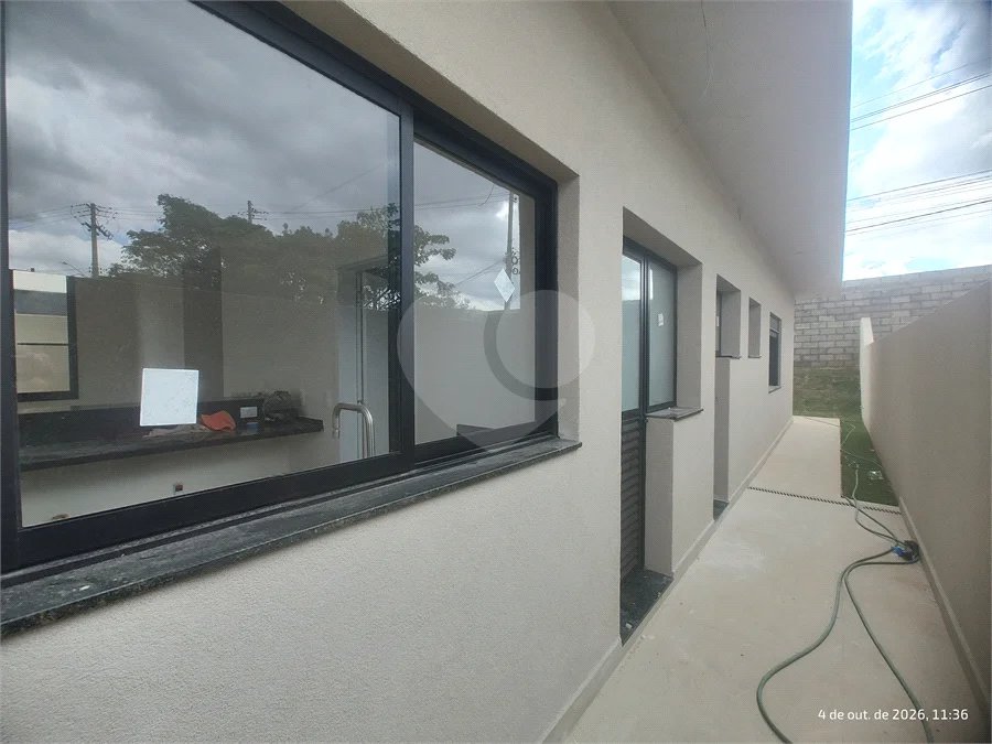 Casa exclusiva em Atibaia de alto padrão com 3 suítes, piscina, espaço gourmet, condomínio fechado, aceita financiamento