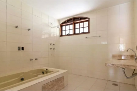 Casa à venda com 4 quartos, sendo 1 suíte,  em Vila Tiradentes, São Paulo, SP