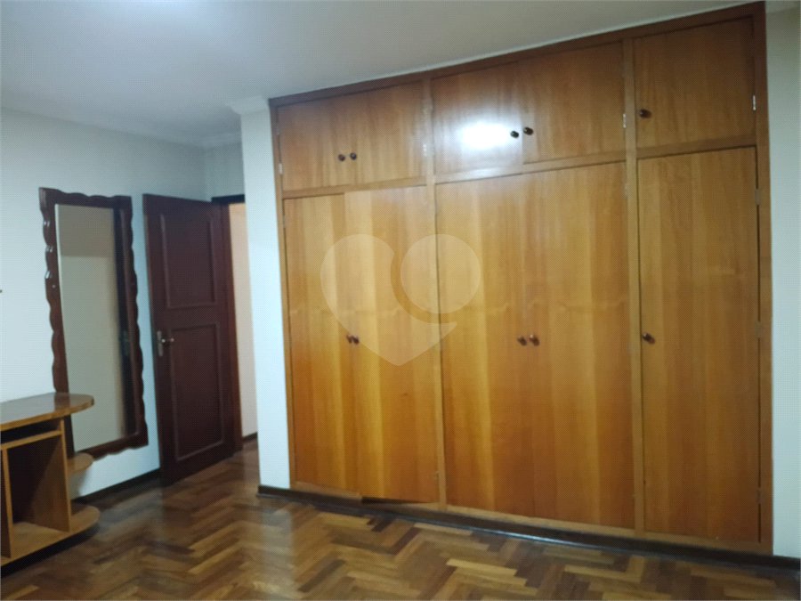 Sobrado à venda com 4 quartos, sendo 1 suíte, em Interlagos, São Paulo, SP