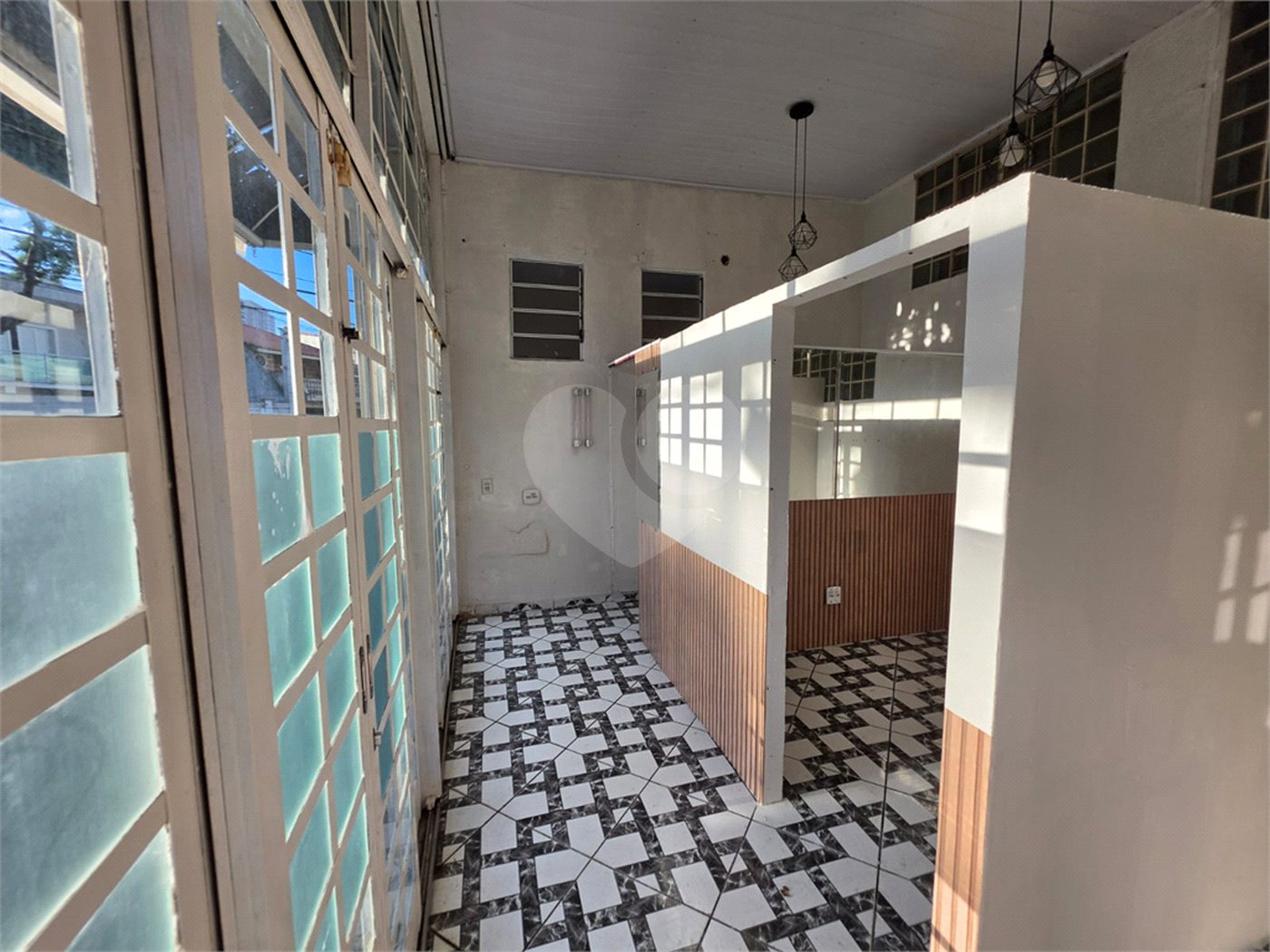 Salão à venda ou para alugar com 3 quartos, sendo 1 suíte, em Jardim Monjolo, São Paulo, SP
