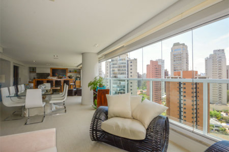 Apartamento com 4 suítes à venda em Moema - SP