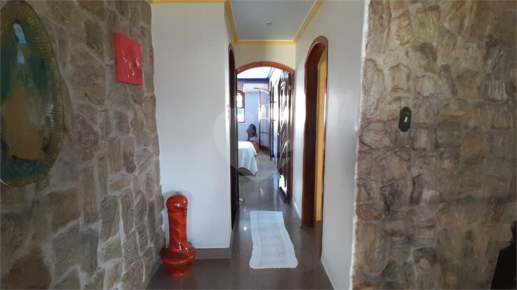 Casa à venda com 4 quartos, sendo 1 suíte, em Bangu, Rio de Janeiro, RJ
