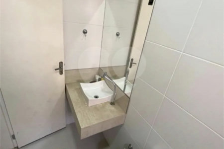 Sobrado à venda com 5 quartos em Santa Maria, Osasco, SP