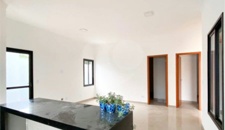 Casa à venda com 2 quartos, sendo 1 suíte,  no condomínio Residencial Beija Flor, Atibaia - SP
