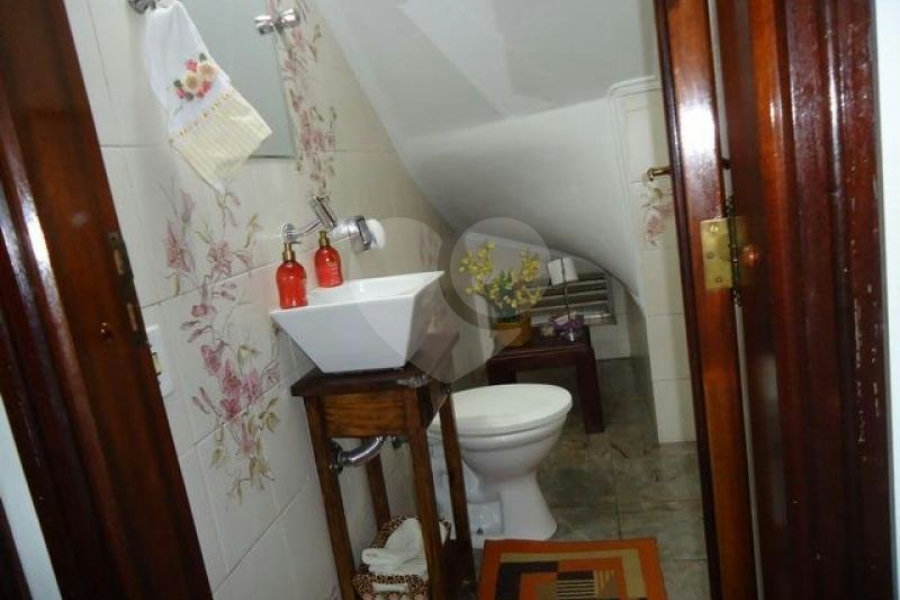 Sobrado à venda com 3 suítes em Carandiru, São Paulo, SP