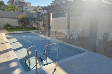 Casa à venda com 4 quartos, sendo 2 suítes,  no condomínio Figueira Garden, Atibaia - SP