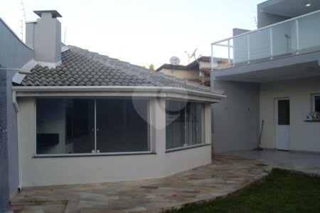 Sobrado à venda com 4 suítes em Vila Oliveira, Mogi das Cruzes, SP