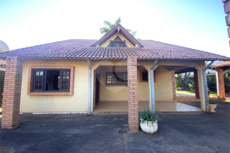 Casa à venda com 3 quartos, sendo 1 suíte, em Parque Residencial Monte Carlo, Ponta Porã, MS