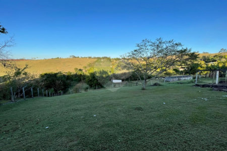Chácara à venda ou para alugar com 4 quartos, sendo 1 suíte,  em Chácaras Rurais Guararema, Jacareí, SP