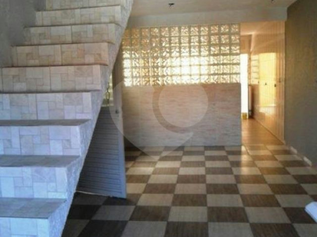 Sobrado à venda com 3 quartos, sendo 1 suíte,  em Parque Continental, Guarulhos, SP