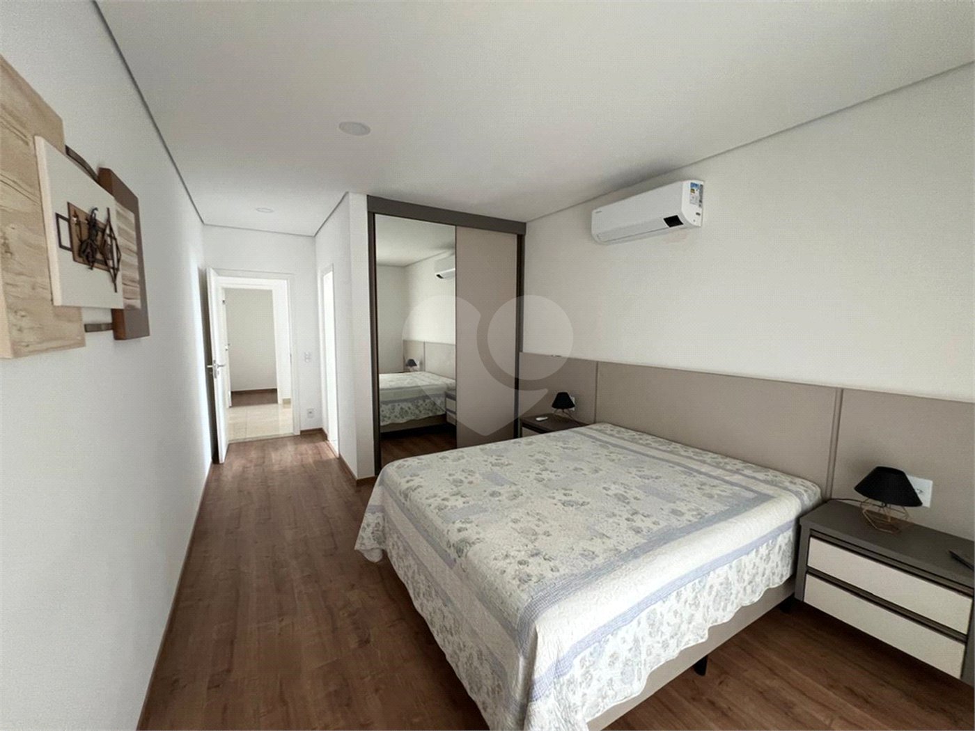 Casa à venda com 5 quartos, sendo 4 suítes, no condomínio Terras de Mont Serrat, Salto - SP