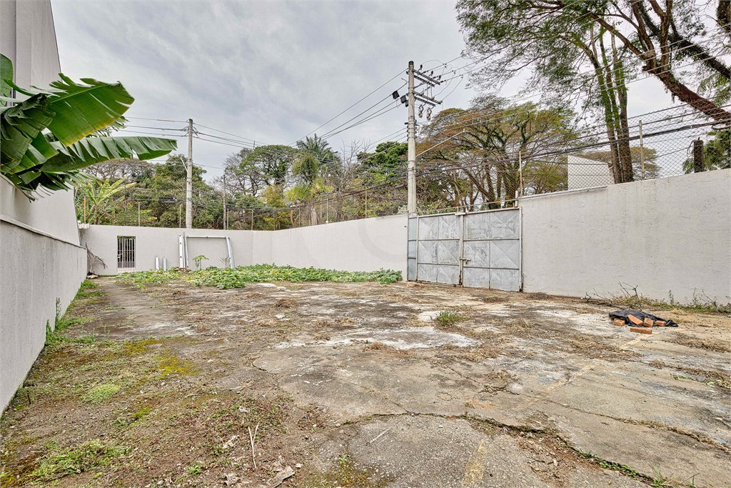 Sobrado à venda com 3 quartos, sendo 1 suíte, em Alto da Boa Vista, São Paulo, SP