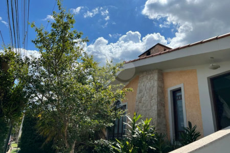 Casa à venda com 2 suítes no condomínio Recanto dos Ipes, Atibaia - SP