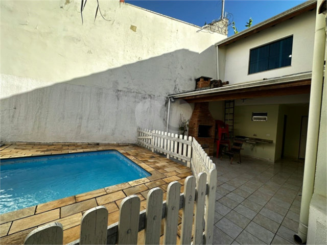 Casa à venda com 3 quartos, sendo 1 suíte,  no condomínio Residencial Jardim das Palmas, São Paulo - SP
