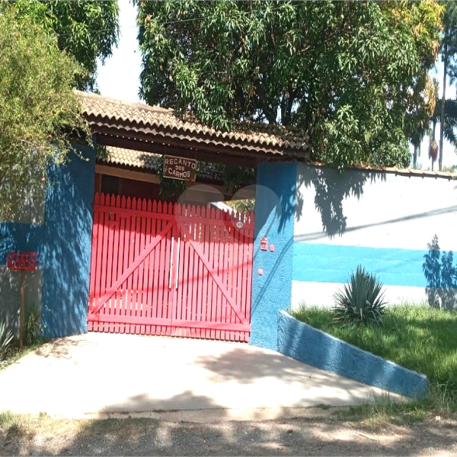 Chácara com 3 dormitórios à venda no Monterrey - Louveira/SP.