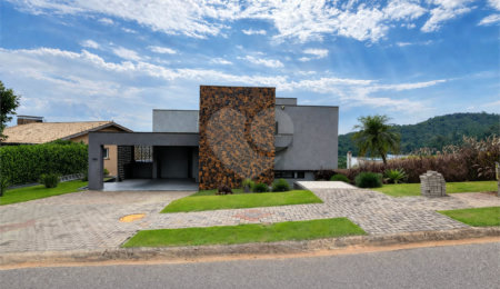 Casa à venda com 4 suítes no condomínio Porto Atibaia, Atibaia - SP