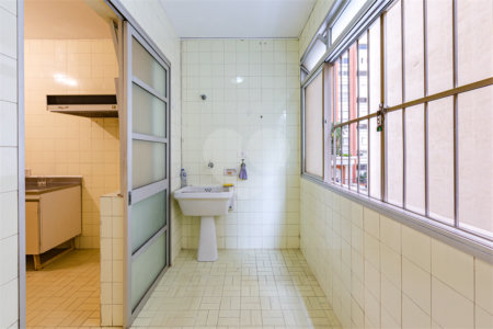Apartamento à venda com 3 quartos, sendo 1 suíte, em Cerqueira César, São Paulo, SP