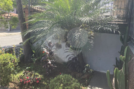 Casa com 4 dormitórios na Saúde.